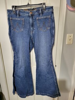 Wrangler Dark Blue Flare Jeans with Contrast Stitching